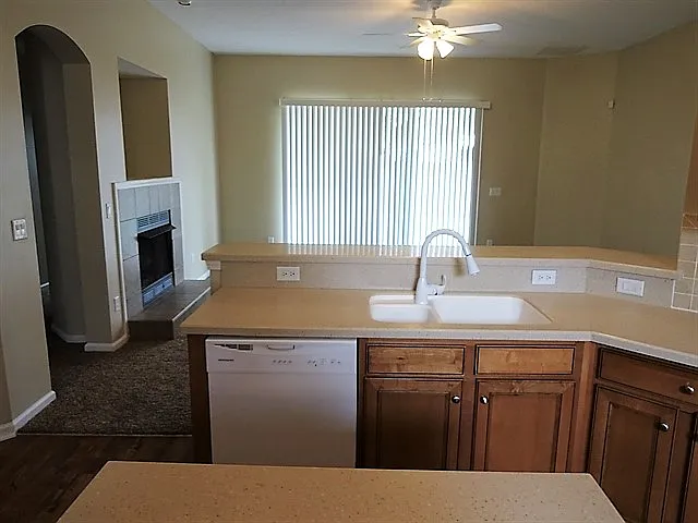 1904 Abercrombie Ln — Photo 3