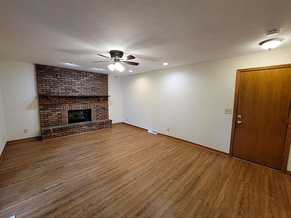 3rd image of 6110 Whitefriars Way