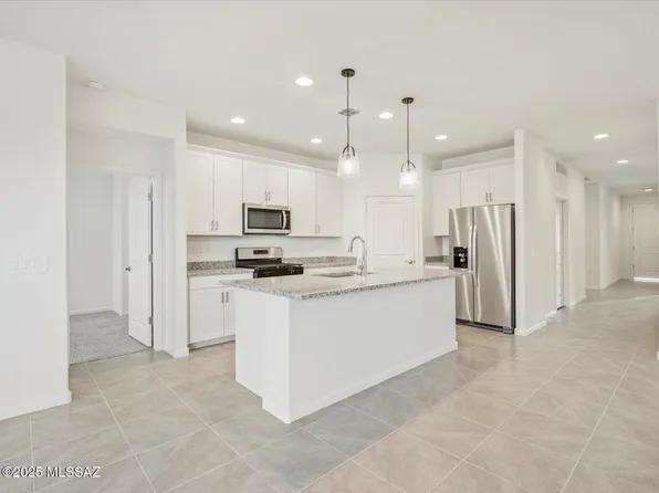 749 W Calle Cubeta, Sahuarita, AZ 85629