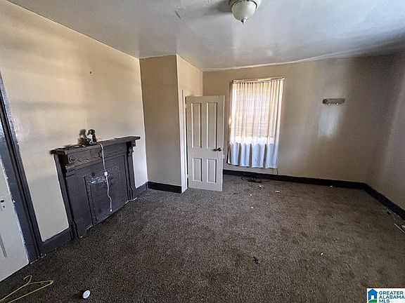 3rd image of 124 10th Ave N