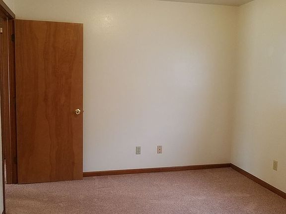 5th image of 213 Tanglewood Dr APT A