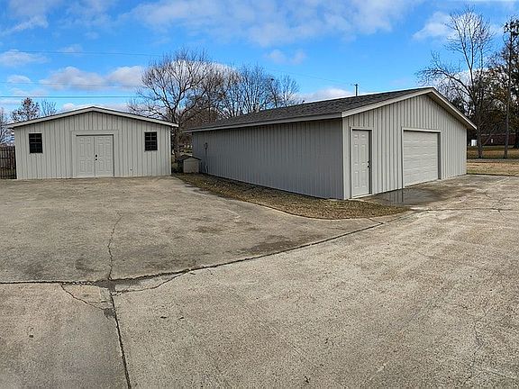 Gym/dog house and Shop