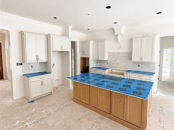 5th image of 561 Rockford Rd
