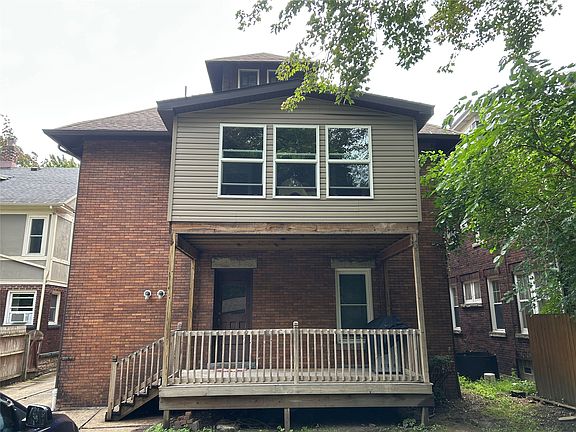 2nd image of 926 W 6th St