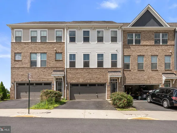 2604 Loganberry Dr, Herndon, VA 20171