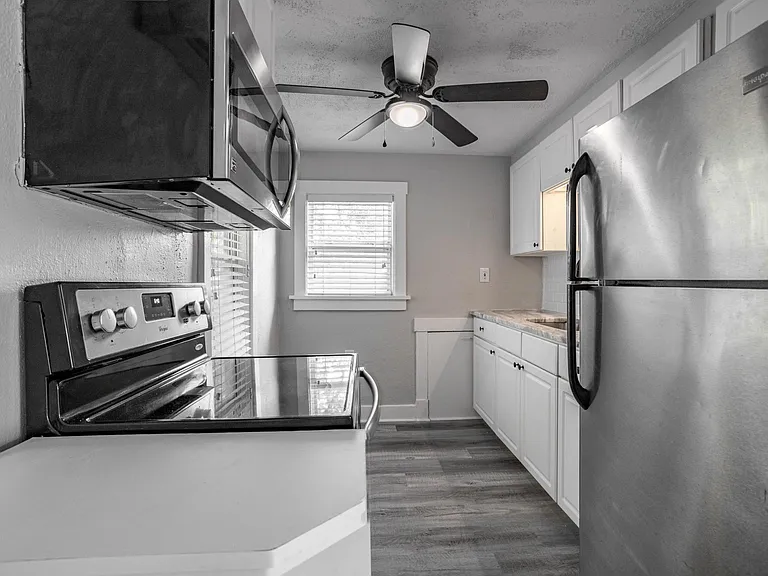 2401 Dartmouth Ave N #B — Photo 18