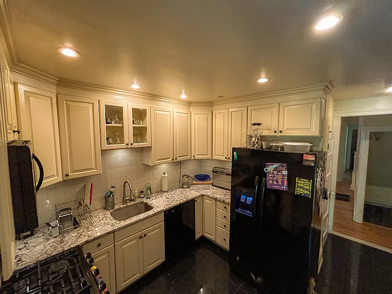 411 11th St NE — Photo 4