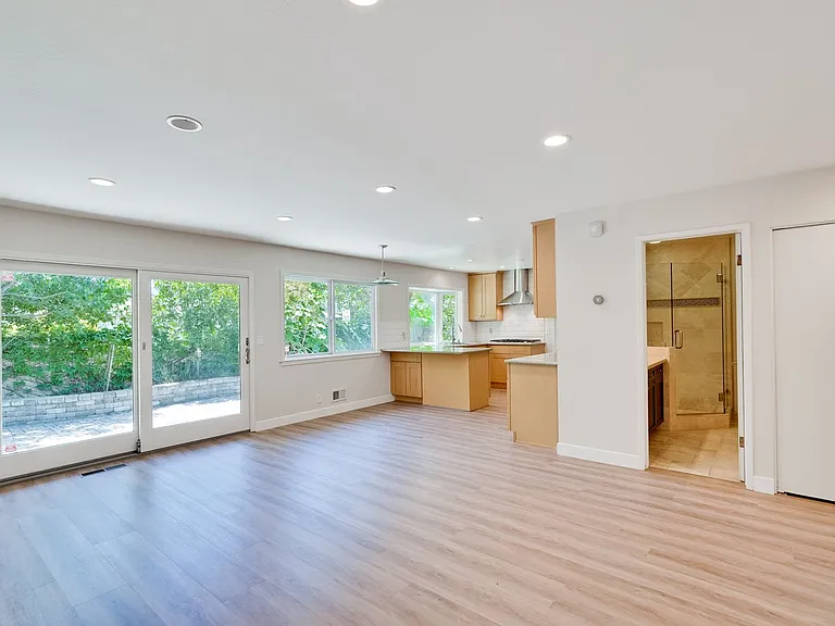 803 Runningwood Cir — Photo 17