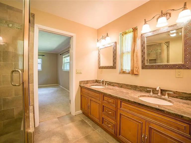 1009 NW 39th Dr — Photo 10