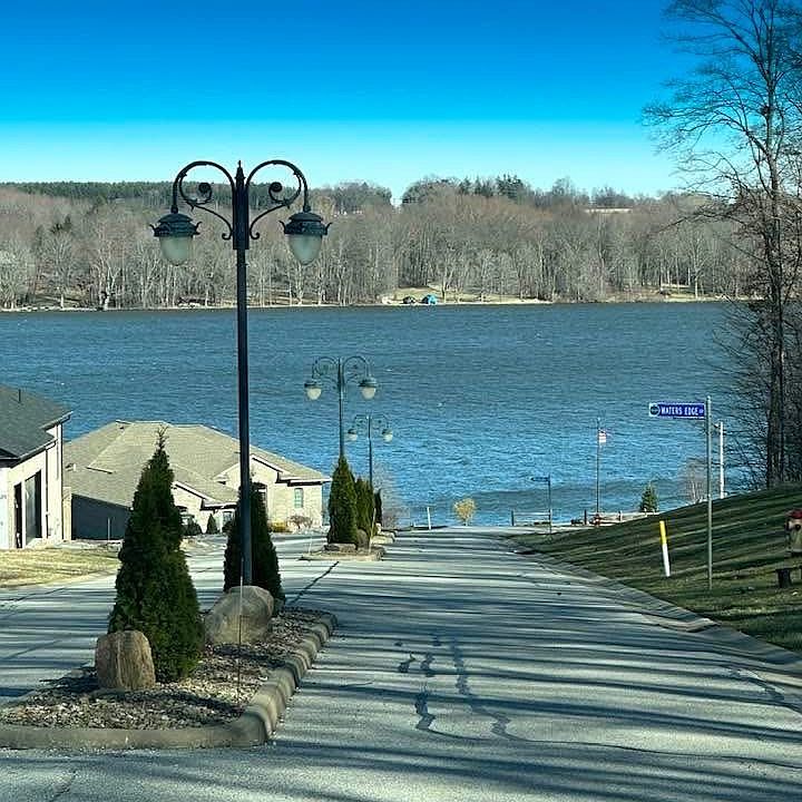 1st image of Pine Lake Cv