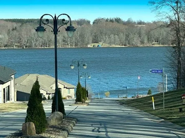 Pine Lake Cv, Columbiana, OH 44408