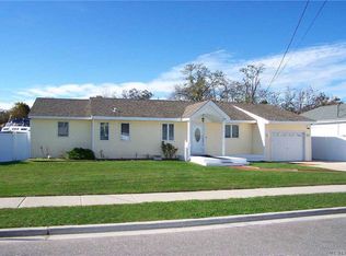 2296 Narragansett Ave, Seaford, NY 11783