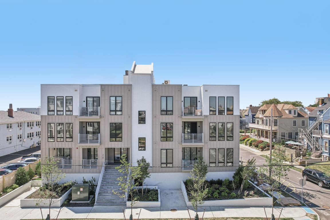 3rd Ave 104-S2308-1-002.jpg