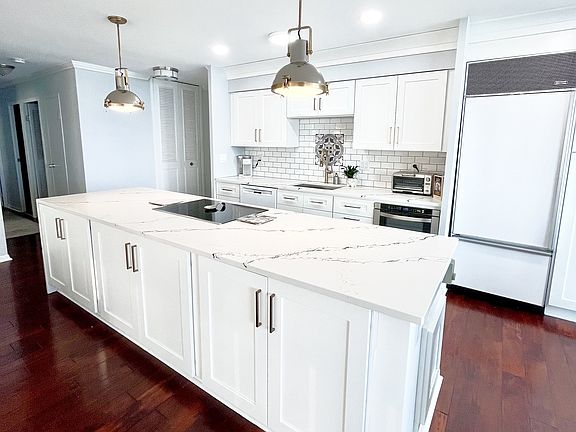 3rd image of 12520 Edgewater Dr #11