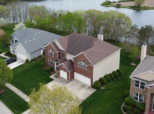 1015 Timber Lake Dr, Antioch, IL 60002