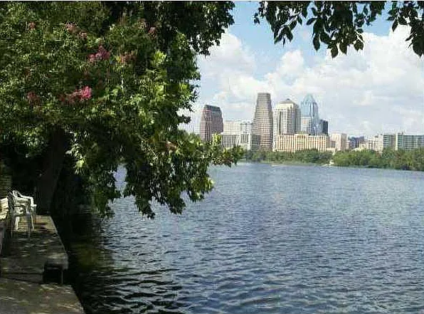 2 bed/1 ba: Lady Bird Lake Condo, Short Walk to Downtown! — Photo 3