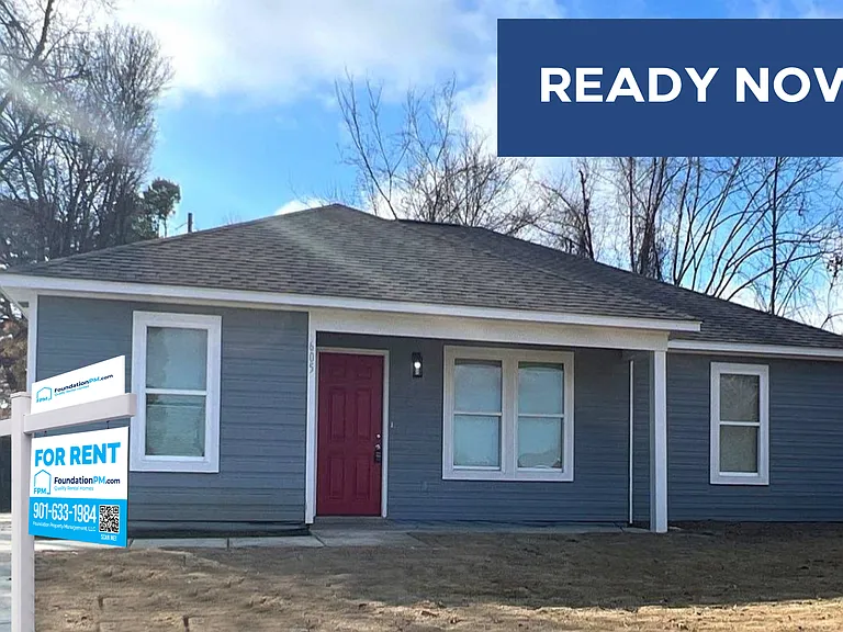 605 Howard Dr — Photo 1