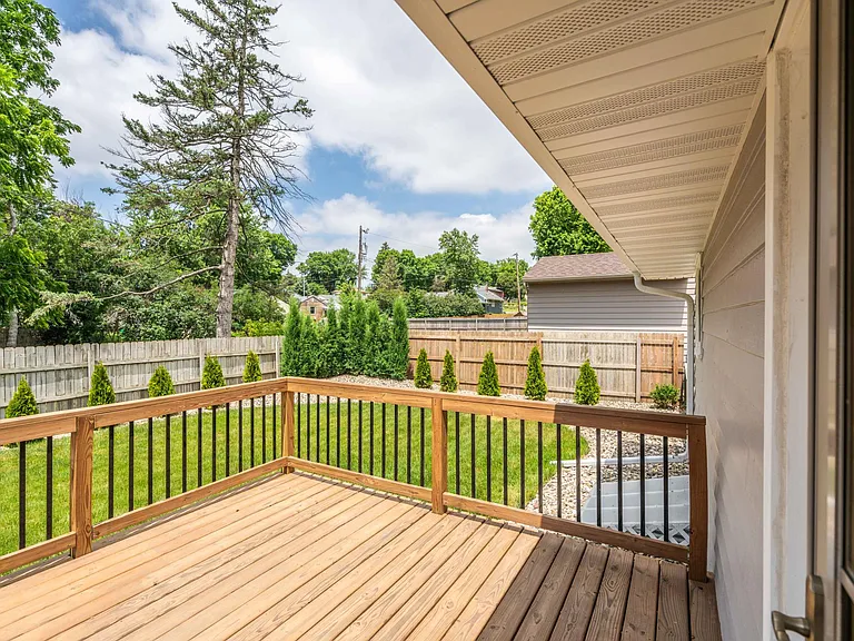 2909 S Willow Ave — Photo 16