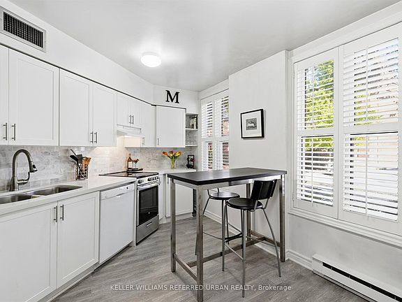 3rd image of 58 Saint Nicholas St