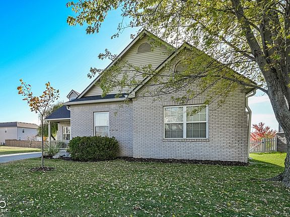 3rd image of 7153 N Chelmsford Dr