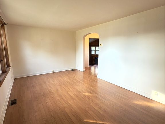 4th image of 9560 McVicker Ave