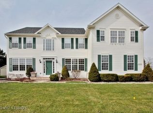 422 Country Pl, Lindenhurst, IL 60046