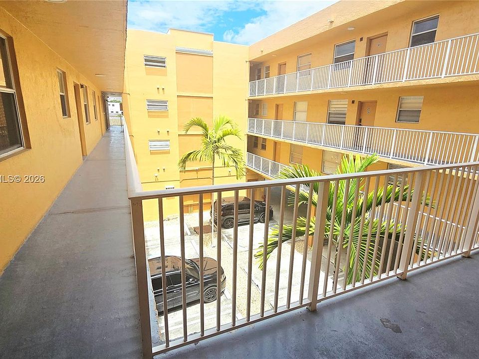 1st image of 2441 SW 31st Ave APT 207