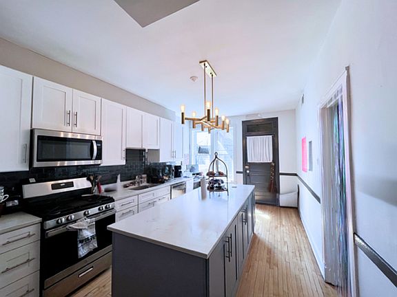 2nd image of 3822 N Lincoln Ave #2