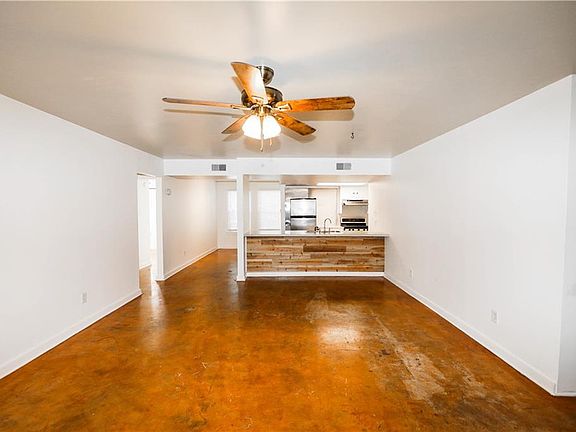 4th image of 1305 1/2 Lorrain St #B