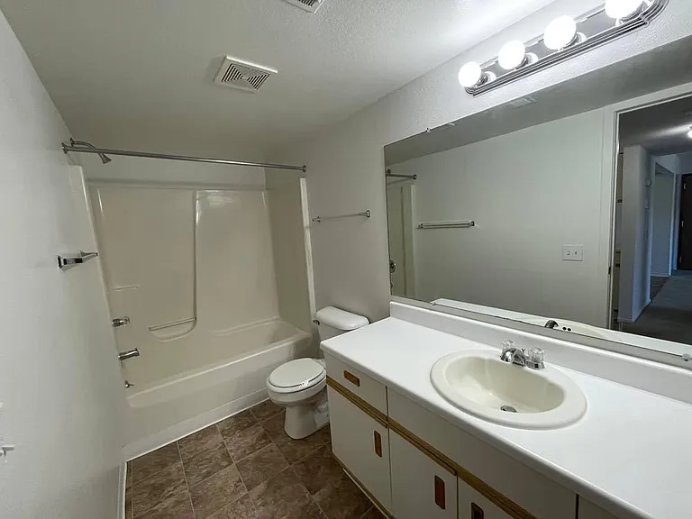 Thornridge Apartments — Photo 64