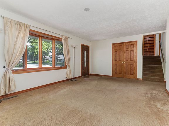 3rd image of 207 N Bone Dr