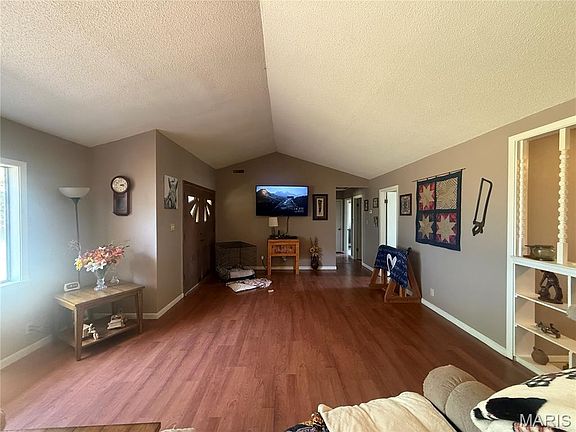 4th image of 620 Dock St