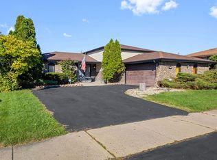 416 S Harper Ave, Glenwood, IL 60425