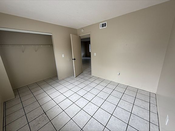3rd image of 4050 Woodside Ave #1