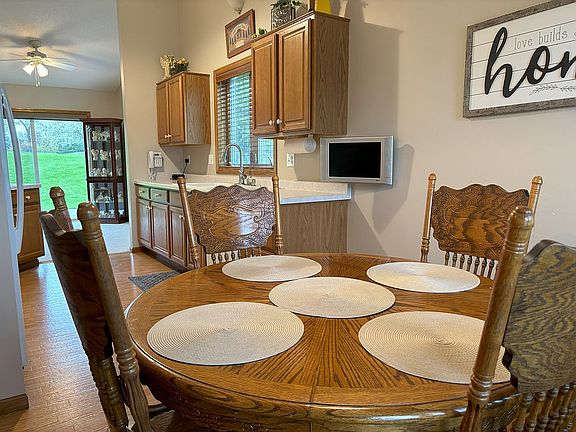 4th image of 1531 Carleton Dr