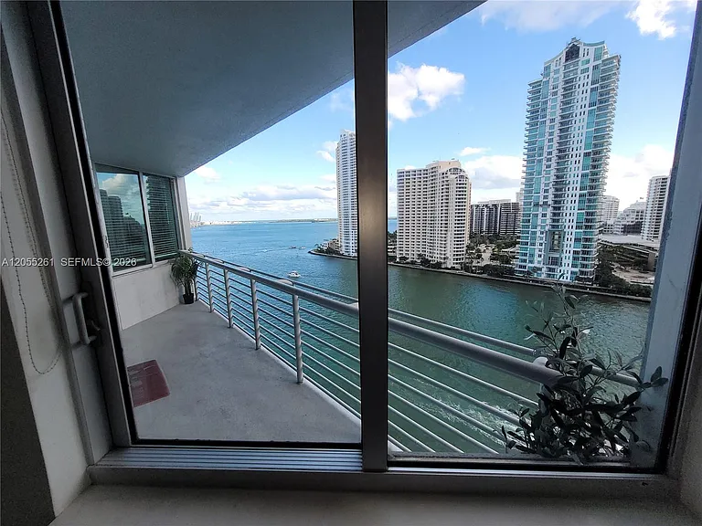 325 Biscayne Blvd #1719 — Photo 21