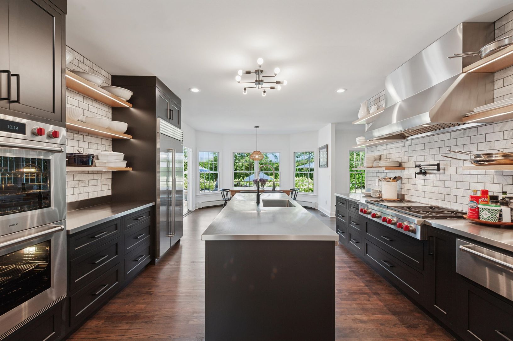  Kitchen to Breakfast Area