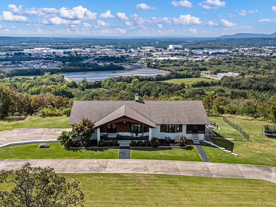 1st image of 11 Bluff Dr