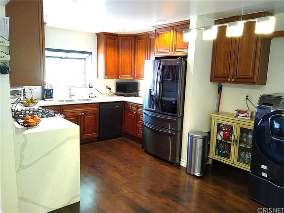 3rd image of 4922 W 137th St