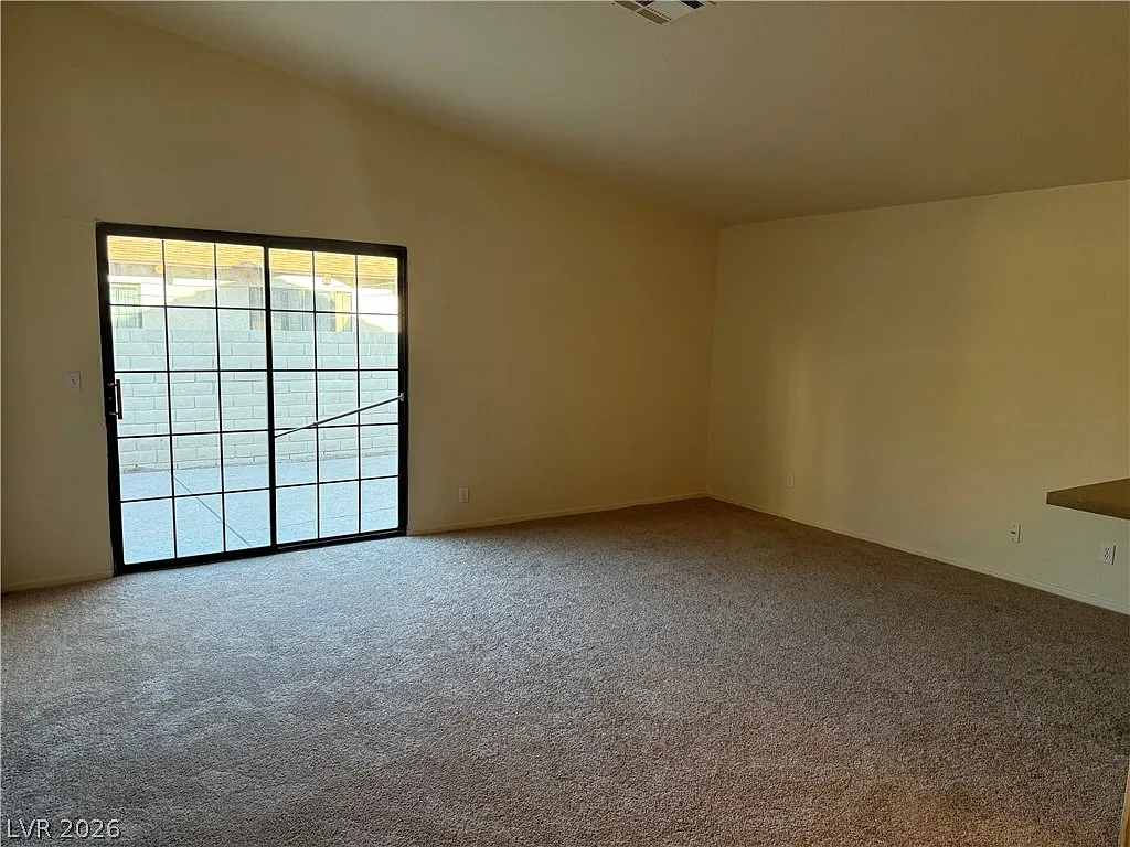 4 bed, 2.0 bath, 1972 sqft, $2,200 — Photo 4