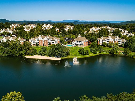 2nd image of 200 Lake Club Ct #1231-401