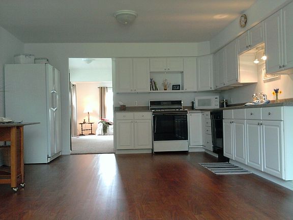 Eat in Kitchen, appliances stay
