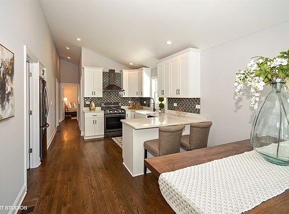 4th image of 10113 S Parke Ave