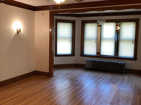 Living Room to front sun porch
