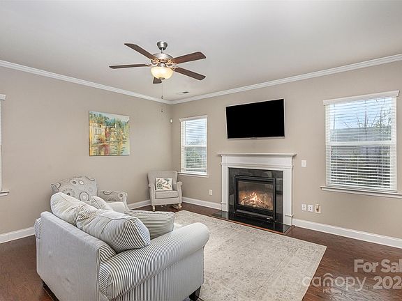 5th image of 1658 Durant Dr