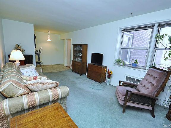 3rd image of 682 Tuckahoe Road #5H