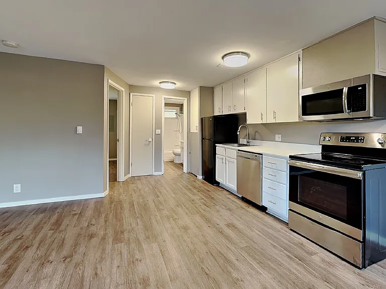 102 Summit Ave N #10 — Photo 7