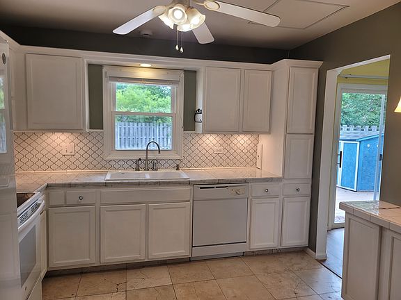 3rd image of 4112 Crimson Dr