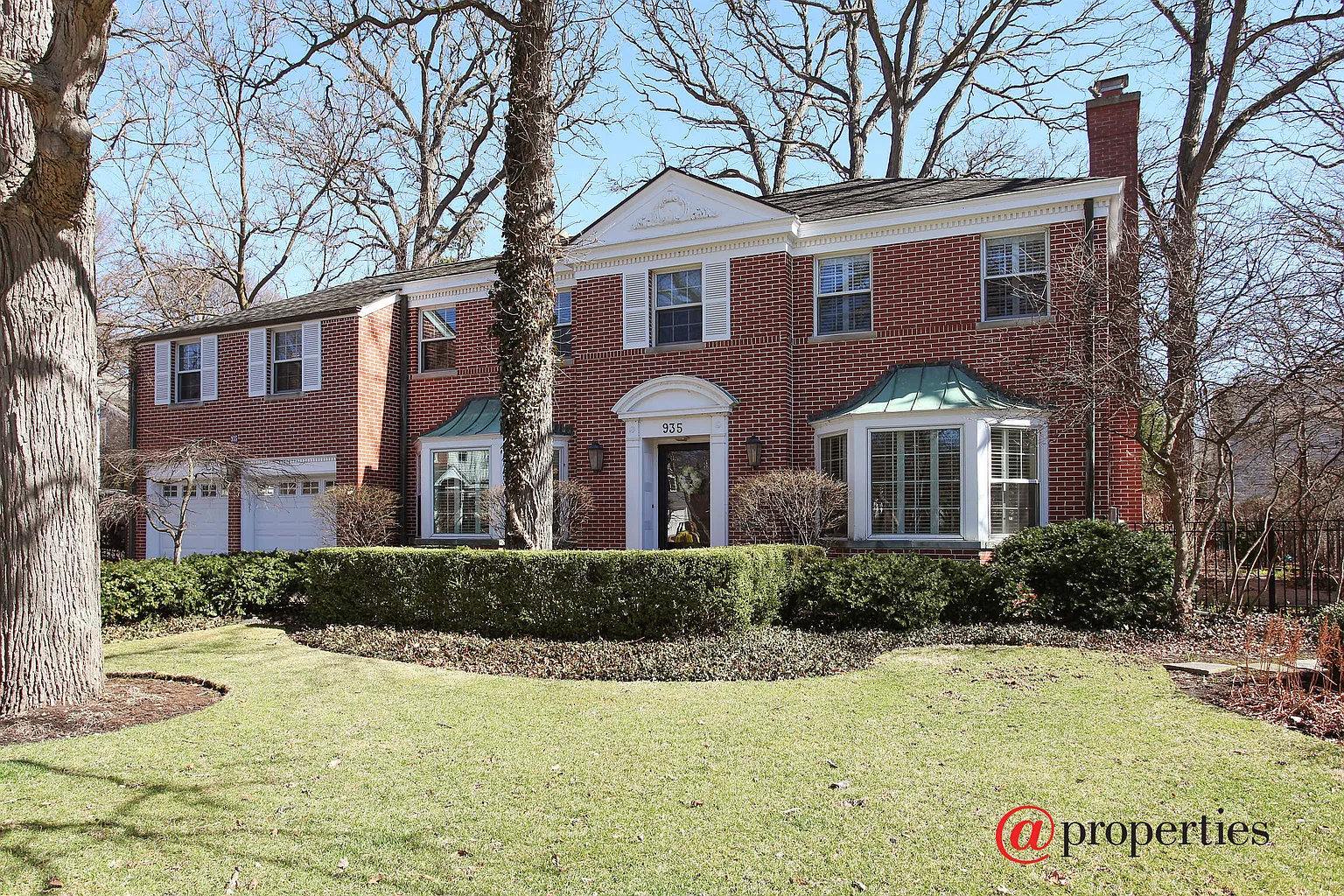 935 Forest Glen Dr E photo 1
