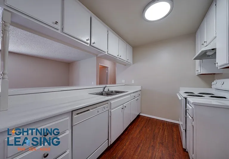 10250 Commerce Ave #216 — Photo 12